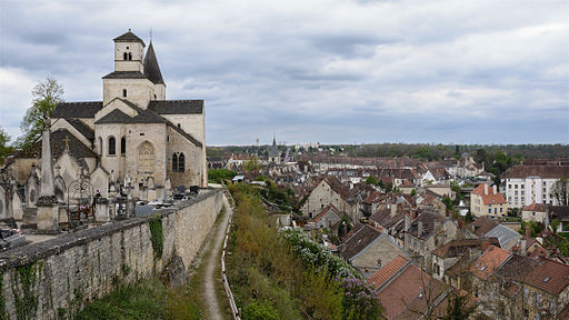 Eglise Saint Vorles dominant Chatillon sur Seine